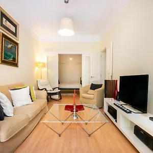 Whome | Alameda Patio Hideaway Apartment Lisbon