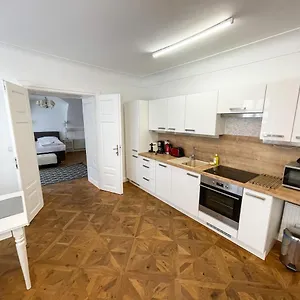 Apartment U Obecniho Dvora - Old Town, Prag